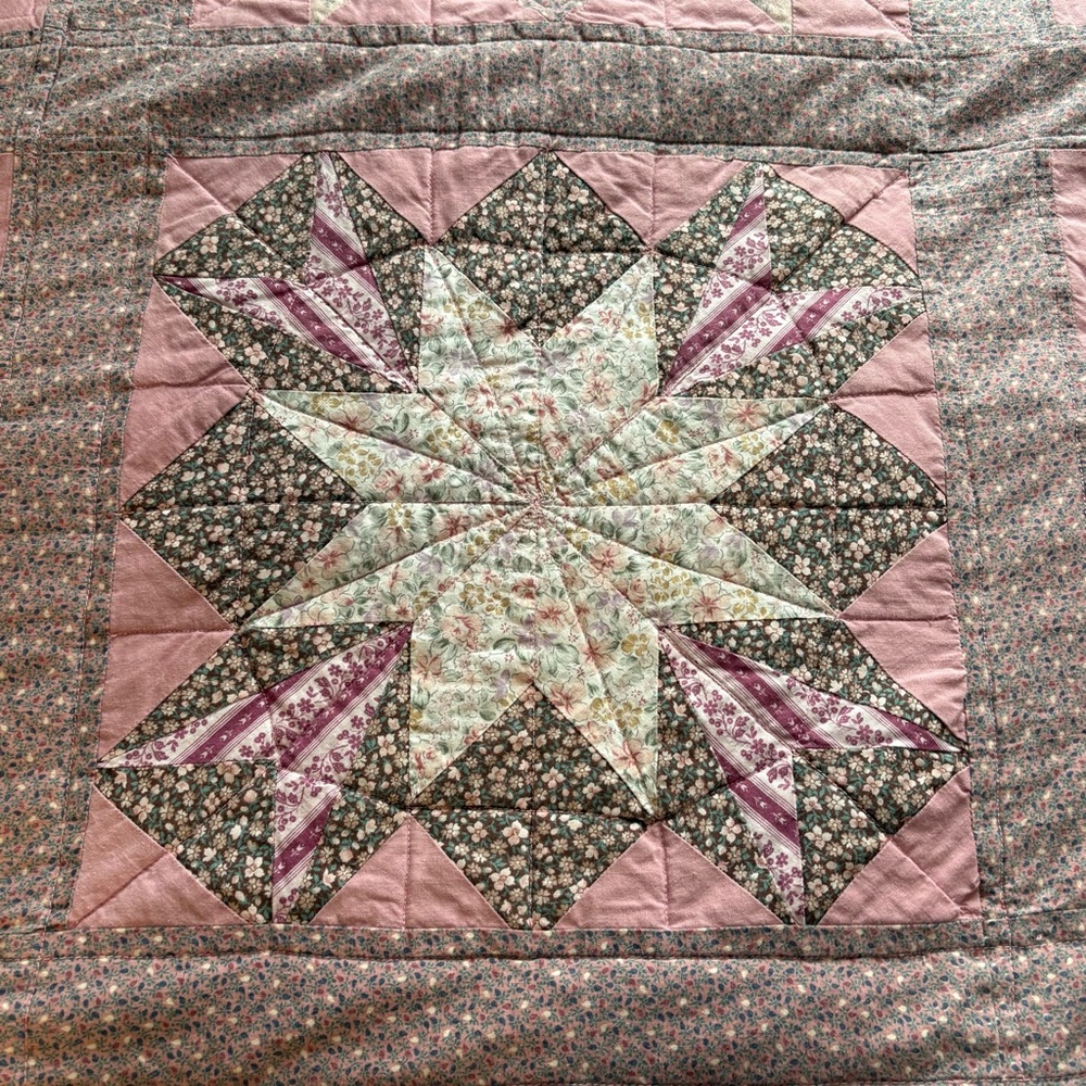 Dated 1989 SAMPLER Cotton PATCHWORK QUILT  - 86”x 100” Pink - Picture 15 of 16